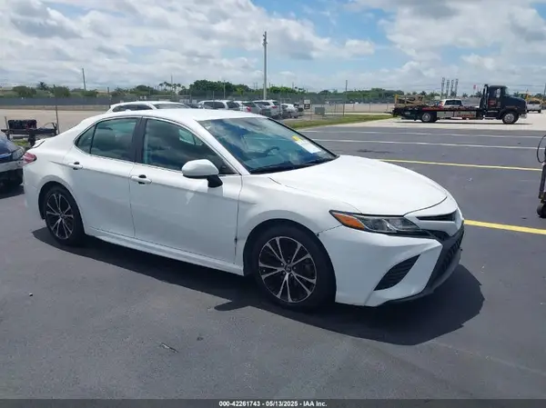 4T1G11AK2LU883786 2020 TOYOTA CAMRY - Image 1