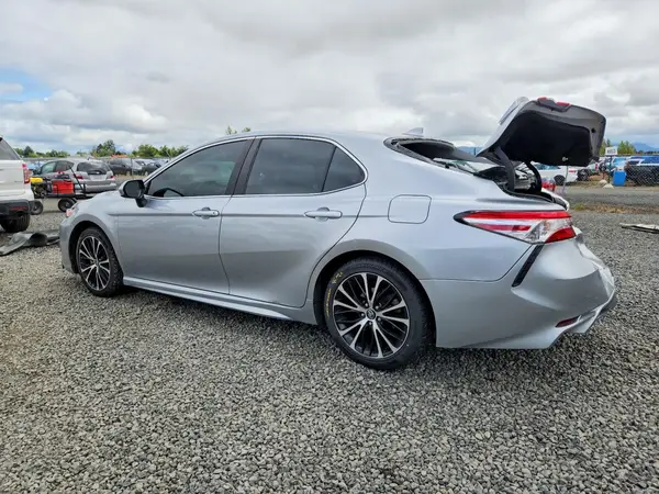 4T1G11AK2LU910923 2020 TOYOTA CAMRY - Image 2