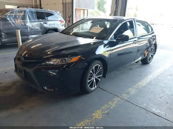 4T1G11AK2LU913403 2020 TOYOTA CAMRY - Image 2