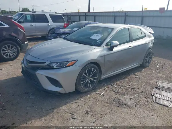 4T1G11AK2LU923008 2020 TOYOTA CAMRY - Image 2
