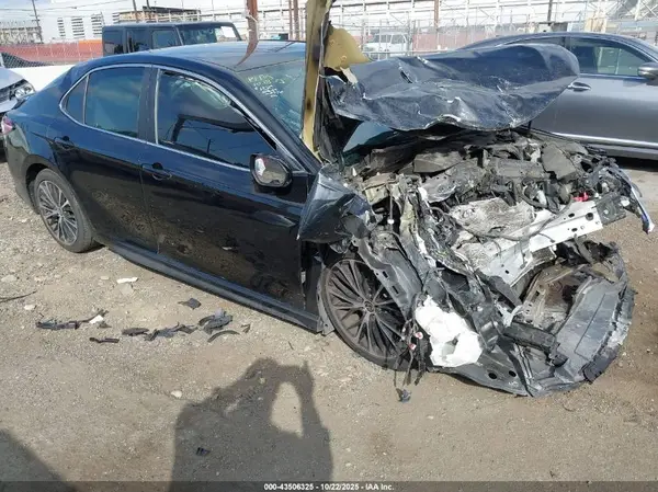 4T1G11AK2LU965159 2020 TOYOTA CAMRY - Image 1