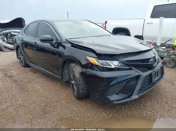 4T1G11AK2LU975285 2020 TOYOTA CAMRY - Image 1
