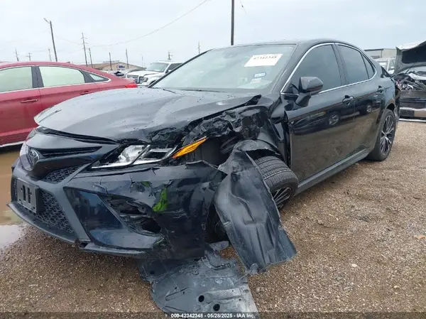 4T1G11AK2LU975285 2020 TOYOTA CAMRY - Image 2