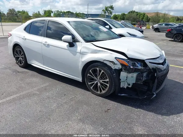 4T1G11AK2LU980146 2020 TOYOTA CAMRY - Image 1