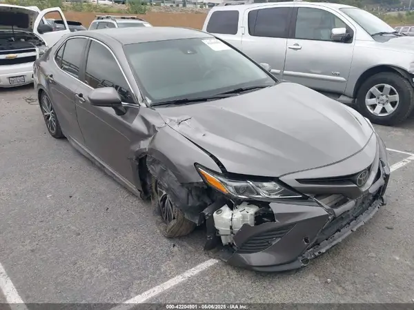 4T1G11AK2LU989218 2020 TOYOTA CAMRY - Image 1
