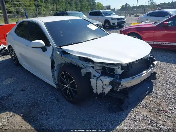 4T1G11AK2MU403618 2021 TOYOTA CAMRY - Image 1