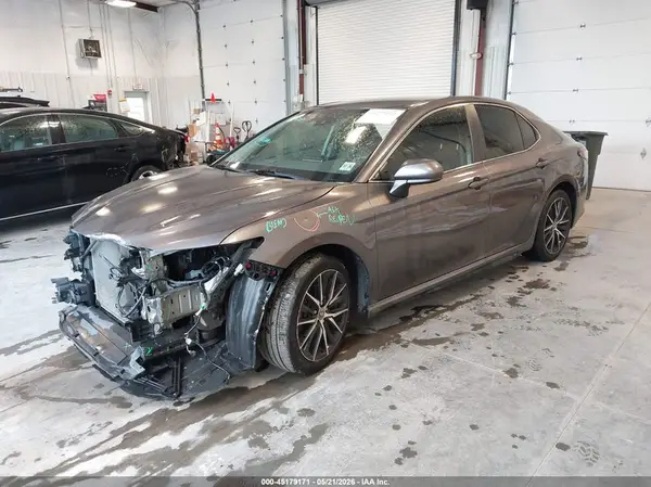 4T1G11AK2MU405224 2021 TOYOTA CAMRY - Image 2