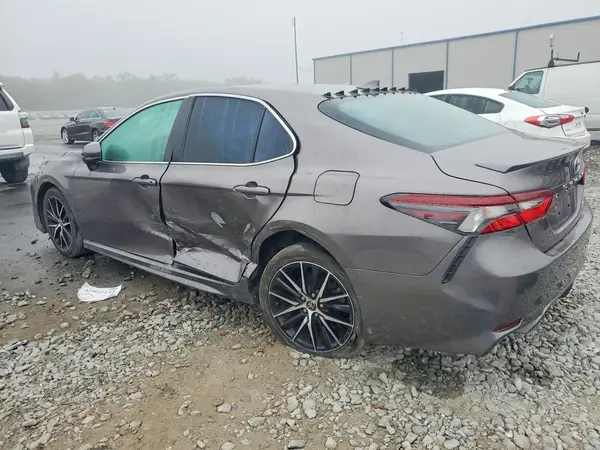 4T1G11AK2MU408043 2021 TOYOTA CAMRY - Image 2