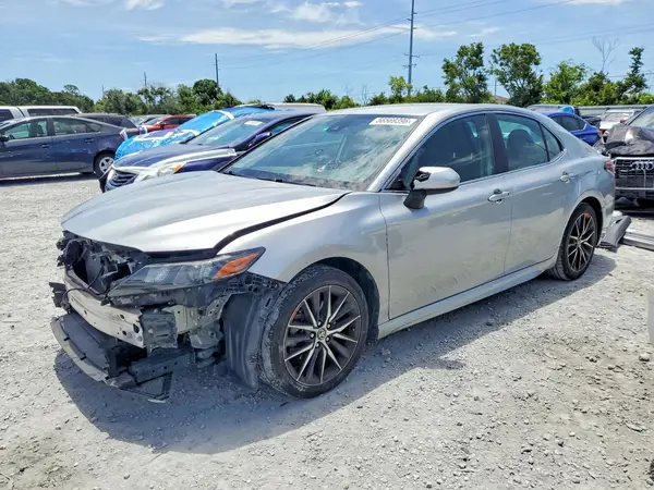 4T1G11AK2MU409645 2021 TOYOTA CAMRY - Image 1