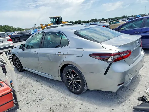 4T1G11AK2MU409645 2021 TOYOTA CAMRY - Image 2