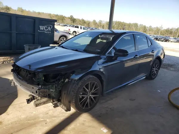 4T1G11AK2MU409693 2021 TOYOTA CAMRY - Image 1