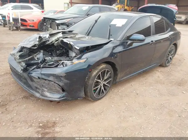 4T1G11AK2MU410018 2021 TOYOTA CAMRY - Image 2