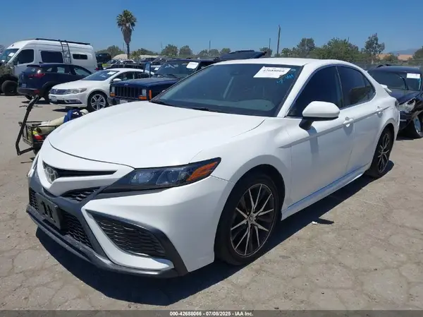 4T1G11AK2MU413601 2021 TOYOTA CAMRY - Image 2