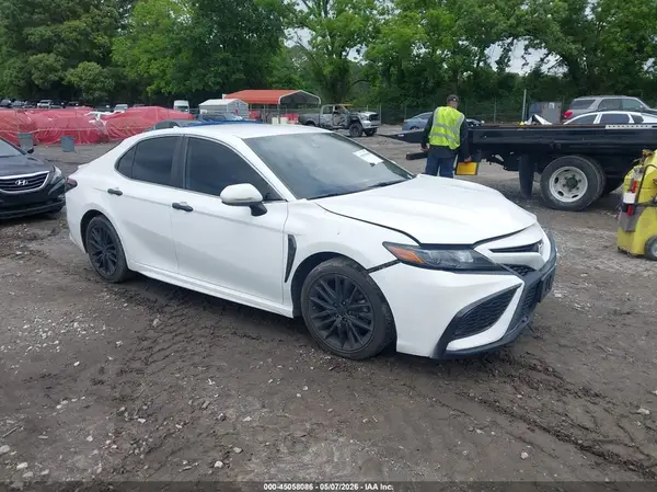 4T1G11AK2MU415798 2021 TOYOTA CAMRY - Image 1