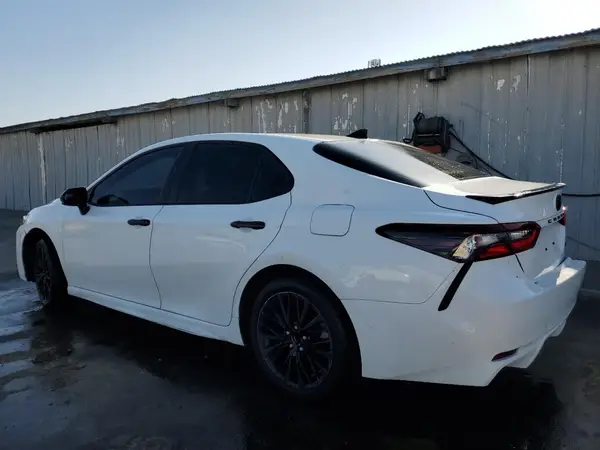 4T1G11AK2MU416059 2021 TOYOTA CAMRY - Image 2