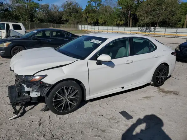 4T1G11AK2MU416157 2021 TOYOTA CAMRY - Image 1