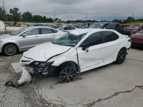 4T1G11AK2MU418264 2021 TOYOTA CAMRY - Image 1