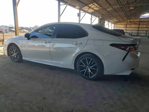 4T1G11AK2MU421648 2021 TOYOTA CAMRY - Image 2