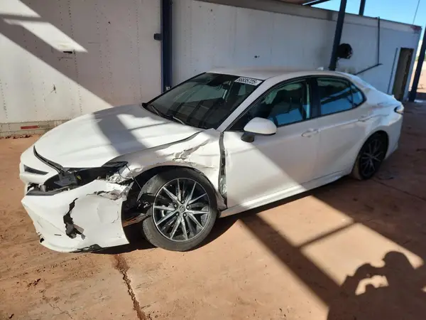 4T1G11AK2MU423593 2021 TOYOTA CAMRY - Image 1