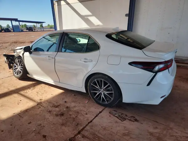 4T1G11AK2MU423593 2021 TOYOTA CAMRY - Image 2