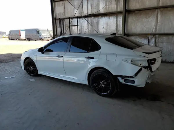 4T1G11AK2MU423660 2021 TOYOTA CAMRY - Image 2