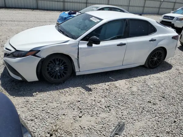 4T1G11AK2MU423674 2021 TOYOTA CAMRY - Image 1