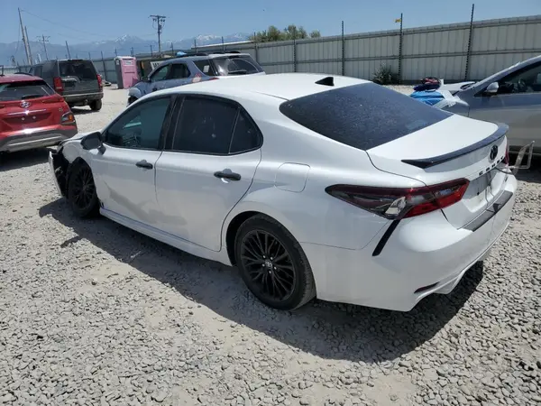 4T1G11AK2MU423674 2021 TOYOTA CAMRY - Image 2