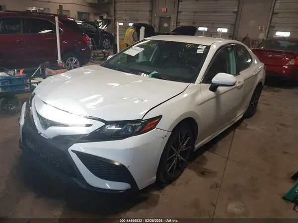 4T1G11AK2MU425389 2021 TOYOTA CAMRY - Image 2
