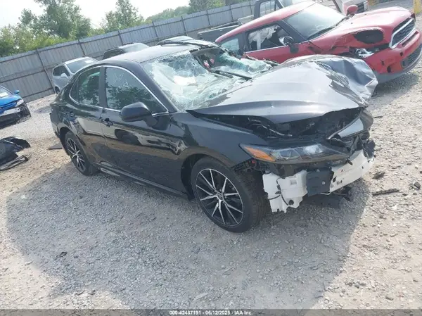 4T1G11AK2MU425408 2021 TOYOTA CAMRY - Image 1