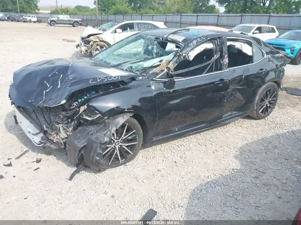 4T1G11AK2MU425408 2021 TOYOTA CAMRY - Image 2