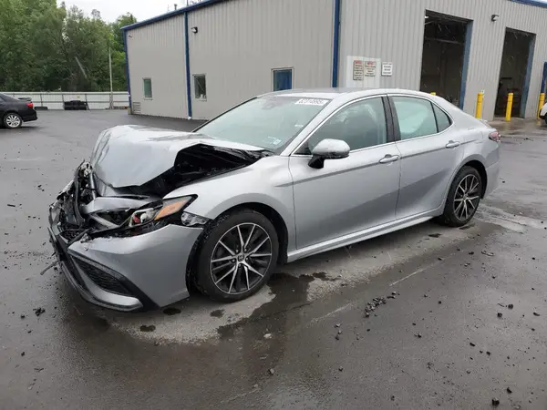 4T1G11AK2MU425604 2021 TOYOTA CAMRY - Image 1