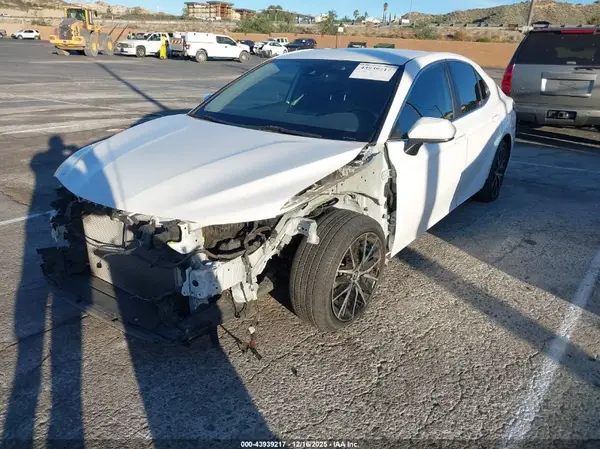 4T1G11AK2MU432875 2021 TOYOTA CAMRY - Image 2