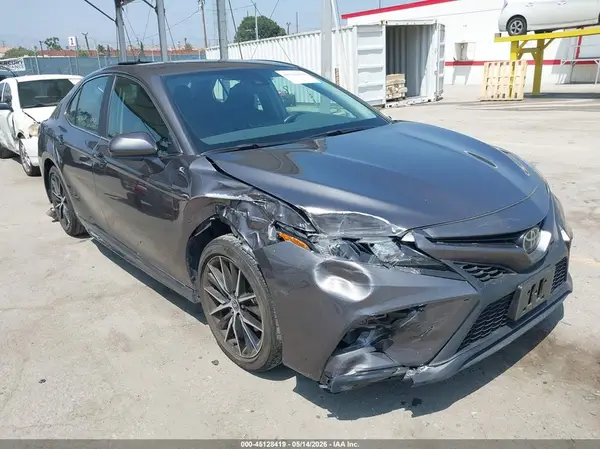 4T1G11AK2MU432892 2021 TOYOTA CAMRY - Image 1