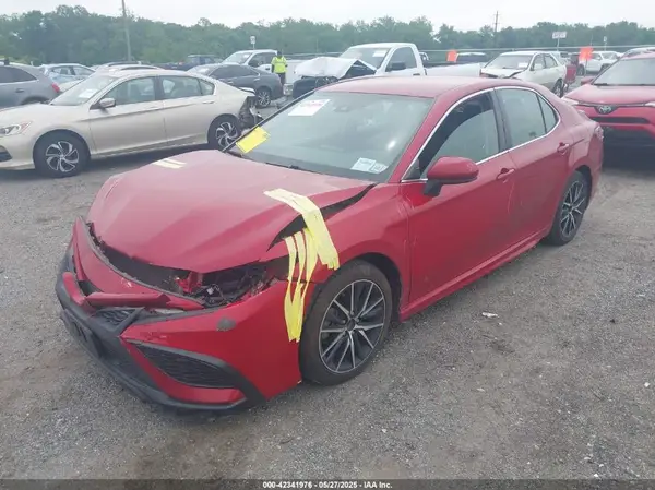 4T1G11AK2MU436554 2021 TOYOTA CAMRY - Image 2