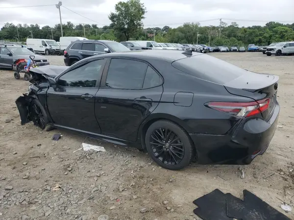4T1G11AK2MU438093 2021 TOYOTA CAMRY - Image 2