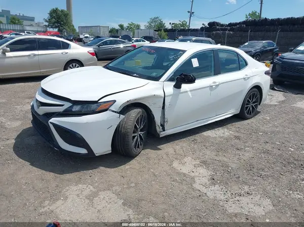 4T1G11AK2MU438191 2021 TOYOTA CAMRY - Image 2