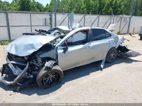 4T1G11AK2MU438594 2021 TOYOTA CAMRY - Image 2
