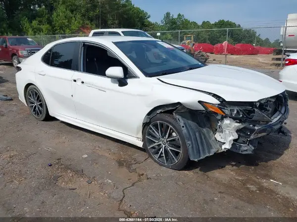 4T1G11AK2MU440345 2021 TOYOTA CAMRY - Image 1