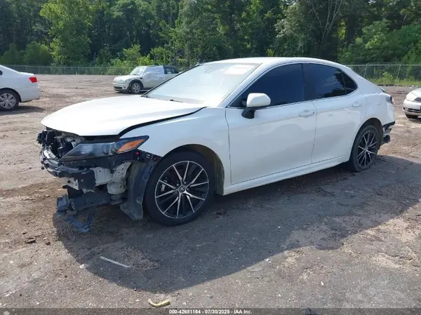 4T1G11AK2MU440345 2021 TOYOTA CAMRY - Image 2