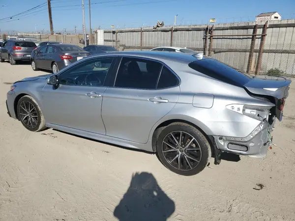 4T1G11AK2MU442063 2021 TOYOTA CAMRY - Image 2