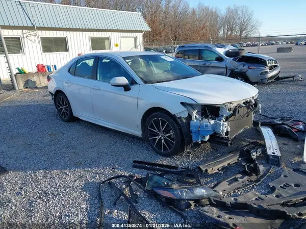 4T1G11AK2MU443889 2021 TOYOTA CAMRY - Image 1