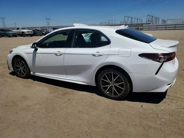 4T1G11AK2MU444296 2021 TOYOTA CAMRY - Image 2