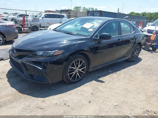 4T1G11AK2MU444637 2021 TOYOTA CAMRY - Image 2