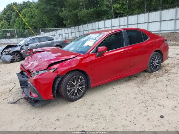 4T1G11AK2MU444721 2021 TOYOTA CAMRY - Image 2