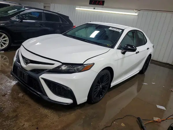 4T1G11AK2MU449174 2021 TOYOTA CAMRY - Image 1