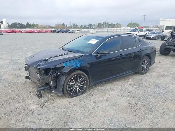 4T1G11AK2MU449613 2021 TOYOTA CAMRY - Image 2