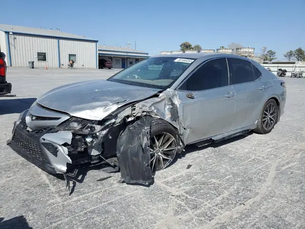 4T1G11AK2MU450325 2021 TOYOTA CAMRY - Image 1