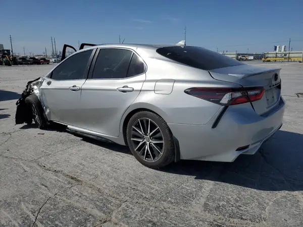 4T1G11AK2MU450325 2021 TOYOTA CAMRY - Image 2