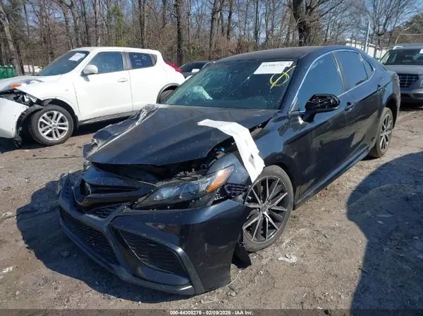4T1G11AK2MU450440 2021 TOYOTA CAMRY - Image 2