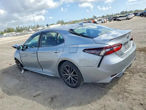 4T1G11AK2MU451362 2021 TOYOTA CAMRY - Image 2